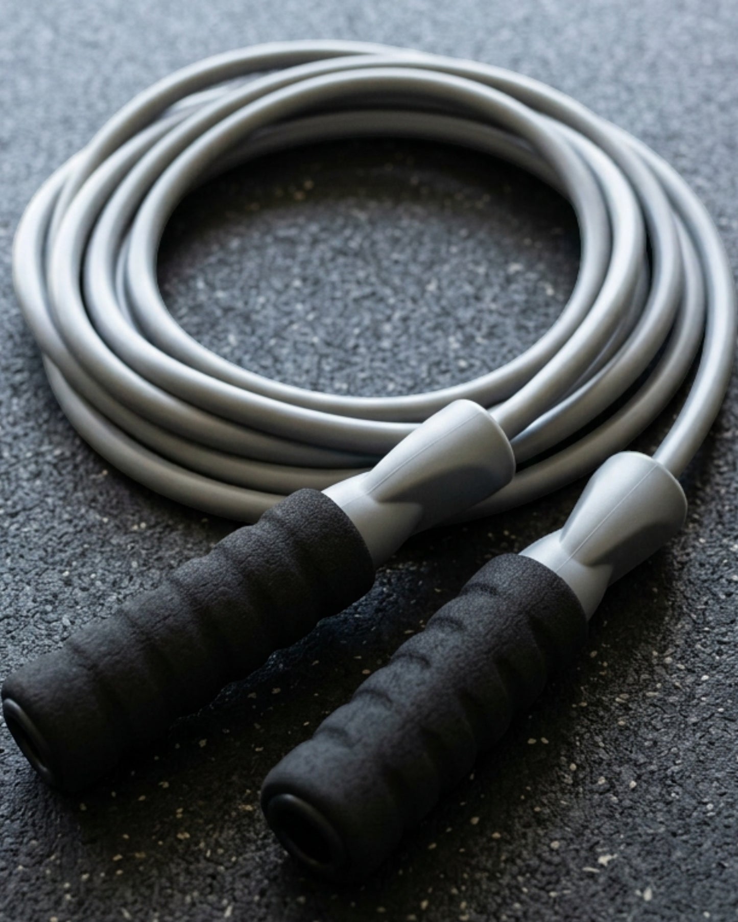 Terao Weighted Training Jump Rope 2.9 m with Foam Handles Gray - Lifestyle view